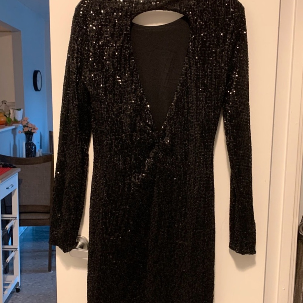 It is a new brand European black large wedding dress.